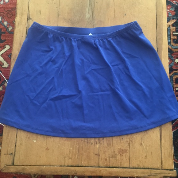 Lands’ End swim skirt cover-up - Picture 2 of 3